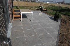 Terrasse aus keramischen Platten