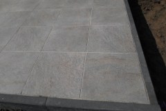 Terrasse aus keramischen Platten